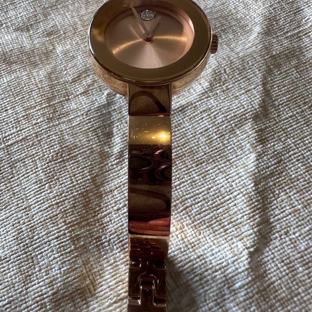 MOVADO BOLD 3600202 ROSE GOLD SILVER SUNRAY DIAL STAINLESS STEEL WOMENS WATCH - Picture 4 of 4